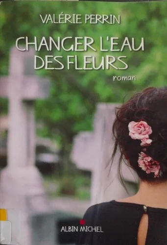 Changer l'eau des fleurs